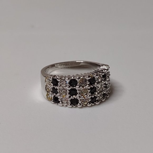 Size 5.75 Ring With Black And Clear Stones - Picture 1 of 10